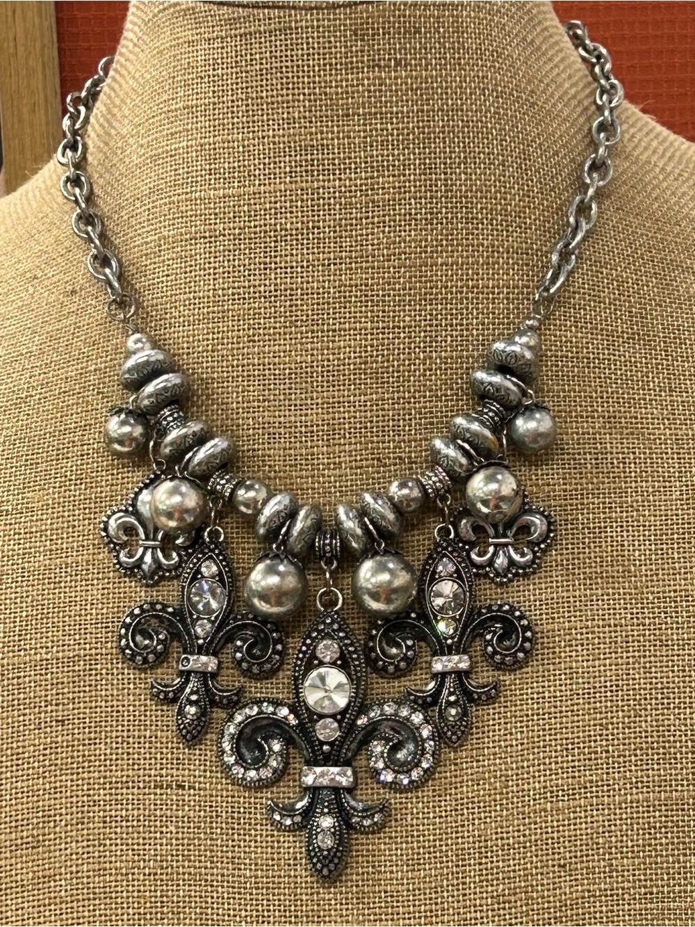 VCLM vintage chunky silver tone Fleur de Lis charm necklace